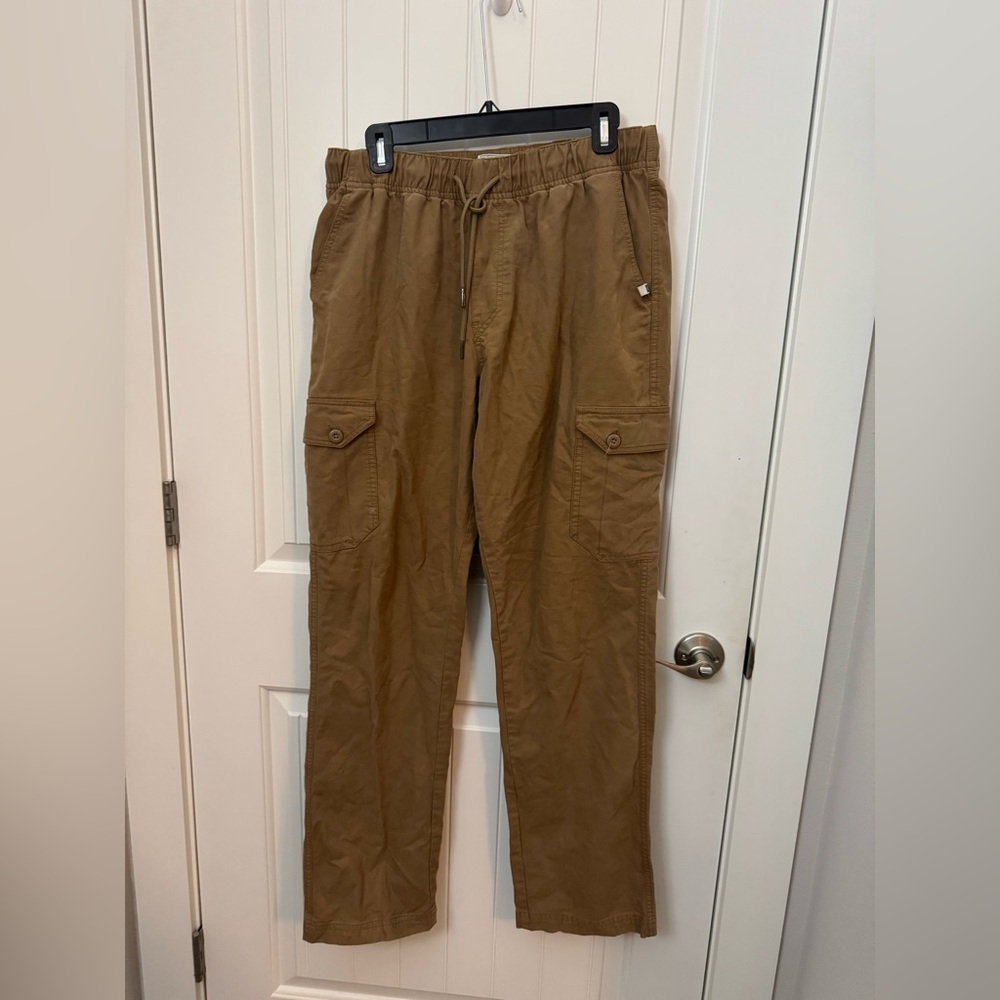 Men's Tan Cargo Pants. Ocean current size large